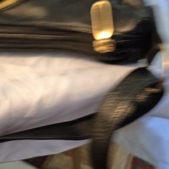 Elegant Black Shoulder Bag with lots of pockets - Picture 11 of 16